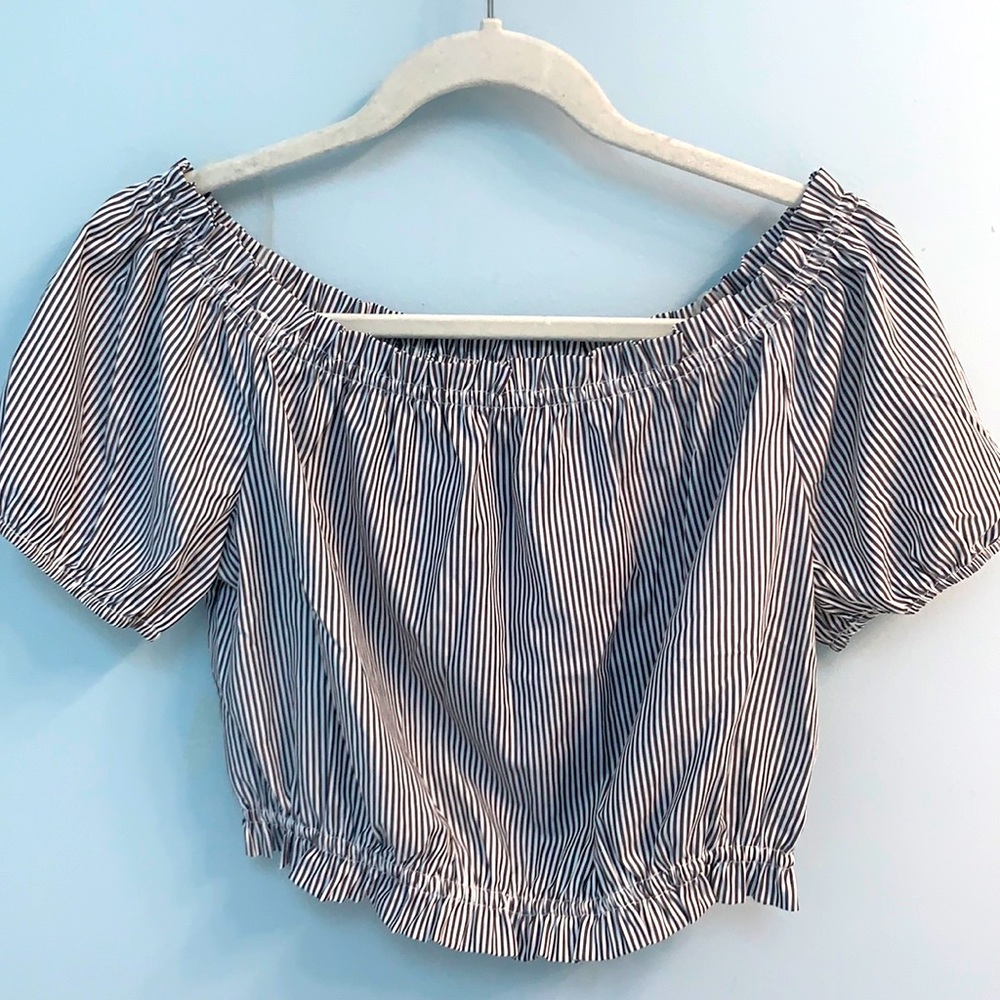 Medium blouse crop top with pin stripes